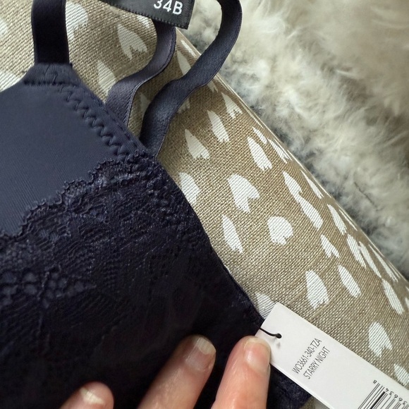 Elegant Black and Brown Lace Bras with Underwire Support - Picture 6 of 7